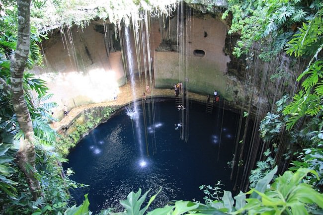 2008_06_07_2_Ik_Kil_Cenote_near_Chichen_Itza_Piste_Yucatan_03