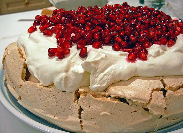 Pavlova cake