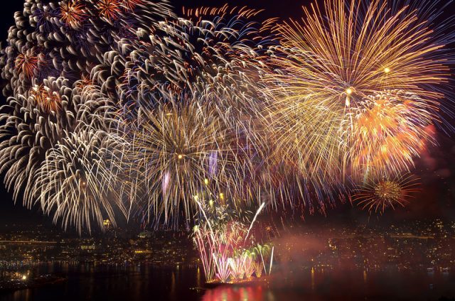 Seattle Fireworks Show Cheshiahud Lake Union Loop