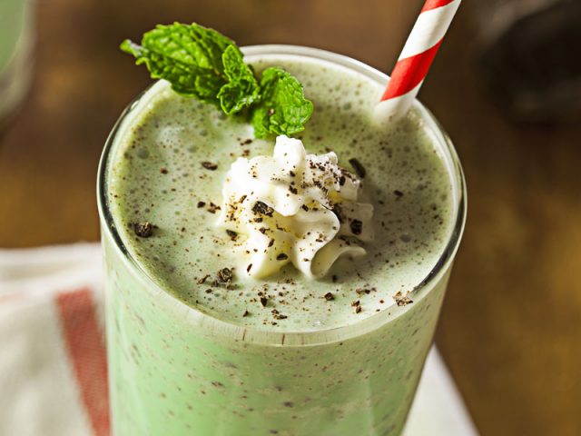 Mint & Chocolate Smoothie – Typical Green Dessert for St. Patrick’s Day