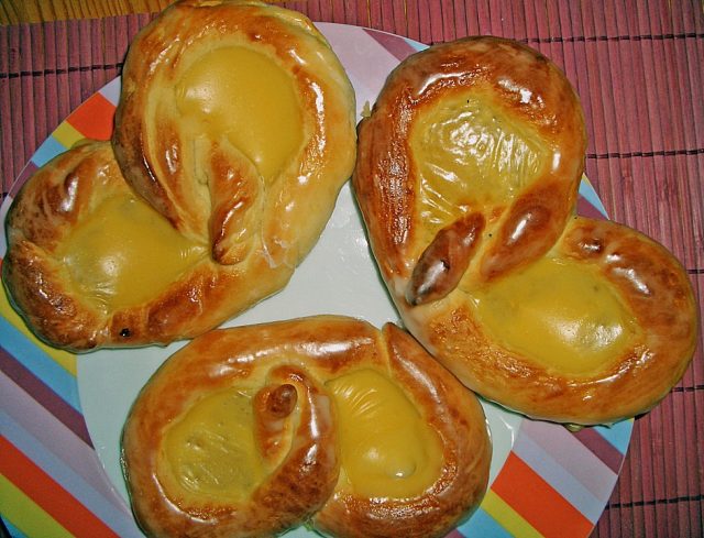 Puddingbrezel German Dessert