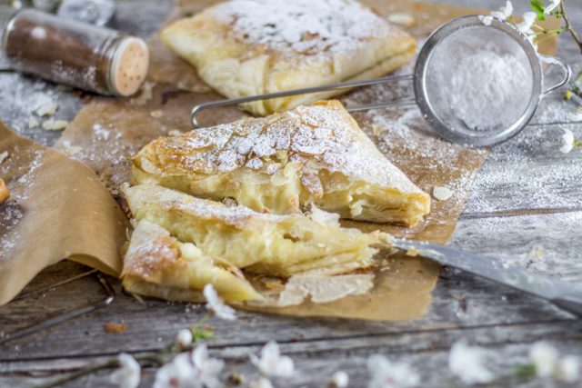 Bougatsa Stuffed Pastry with Sweetened Semolina