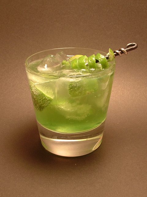 Boisson alcoolisée verte française