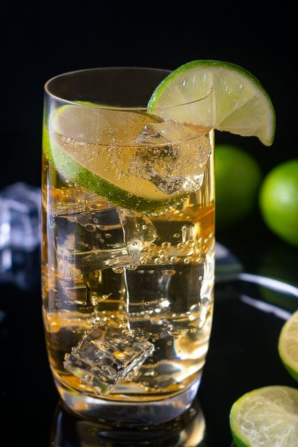 Jameson a Ginger Irské Whisky Pít