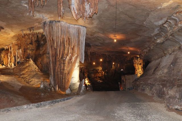 Best Fantastic Caverns in Missouri