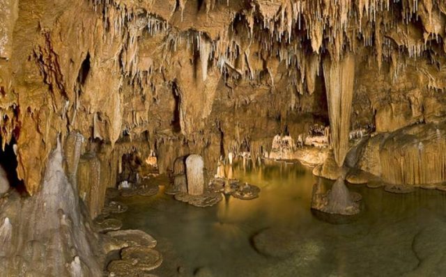 Best Onondaga Cave in Missouri