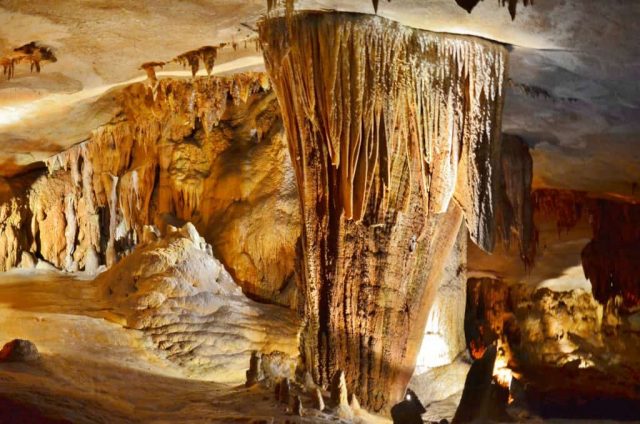 Cool Fantastic Caverns in Missouri