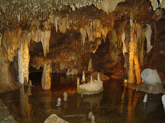 Cool Meramec Caverns Caves in Missouri