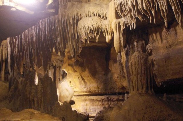 Crystal Onyx Caves to Visit in Kentucky