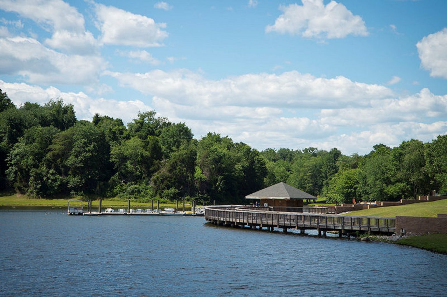 13 Best Lakes In Virginia To Swim Fish Or Just Unwind Flavorverse   Lake Fairfax In Virginia 1536x1021 