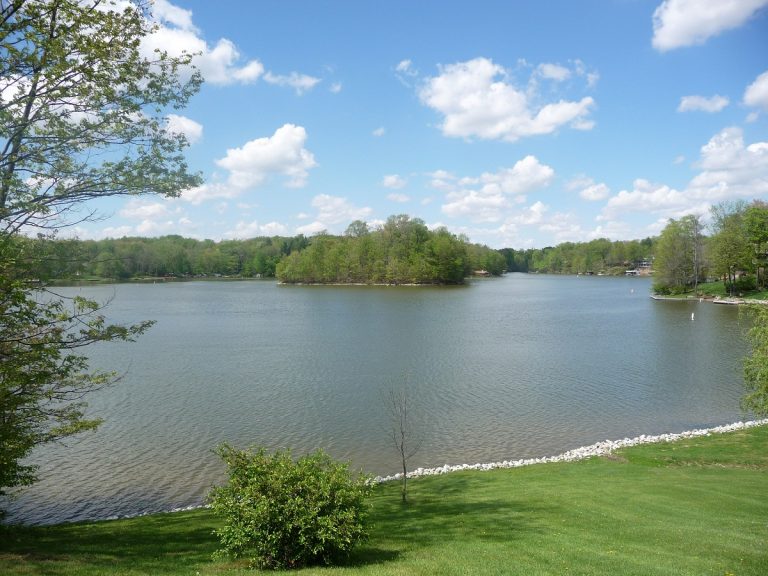 18 of the Best Lakes in Ohio for an Enjoyable Holiday Flavorverse