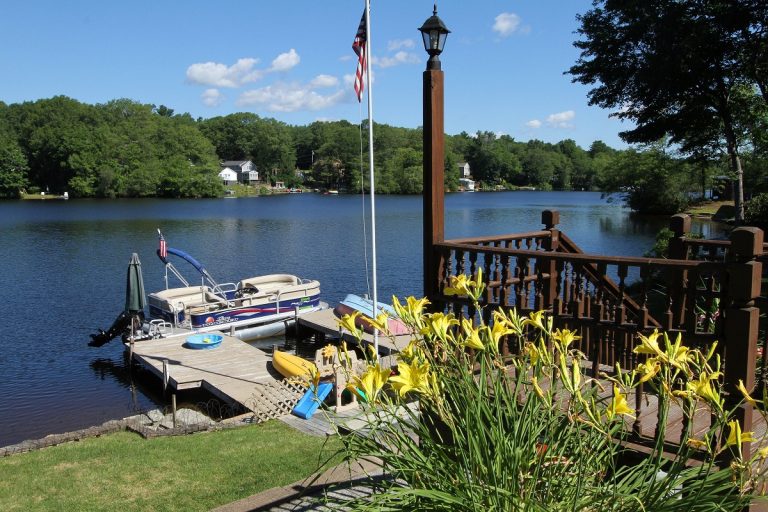 17 Best Lakes in Rhode Island for an Enjoyable Vacation