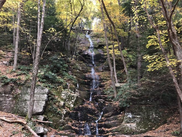 Buttermilk Falls Trail and Crater Lake Loop Trail in Northern New Jersey